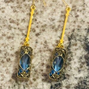 Cute Art Deco blue Crystal Heidi Daus earrings